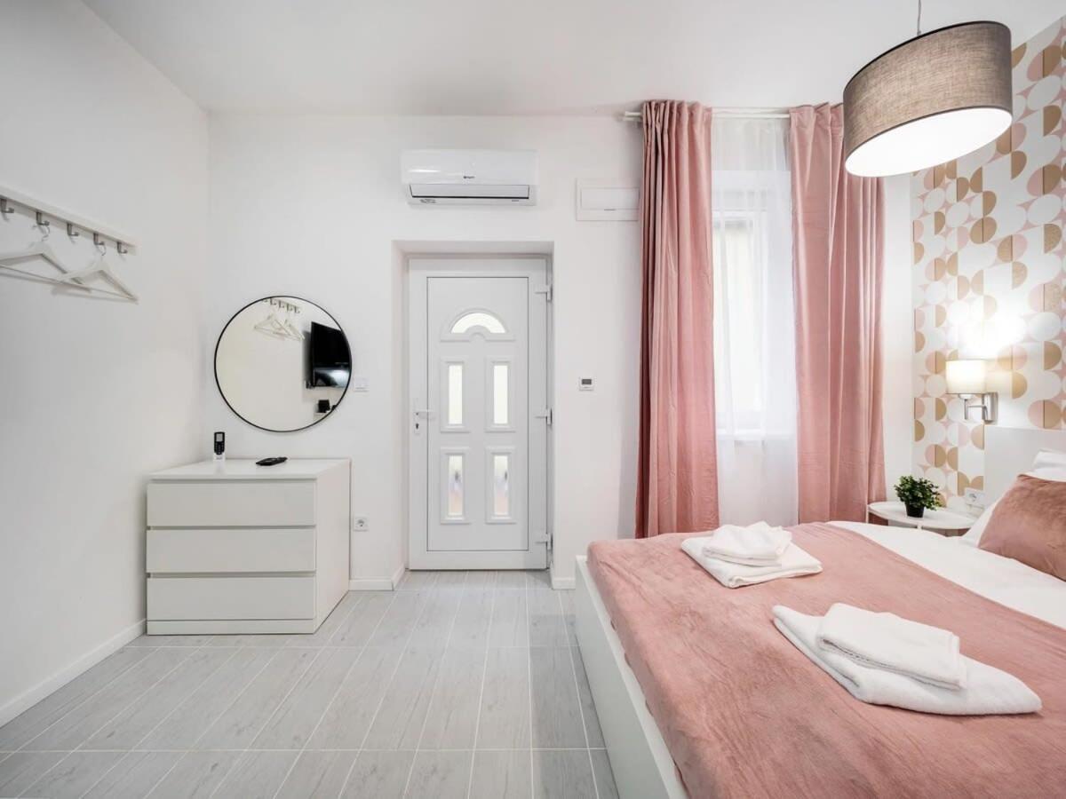 Cute Central Studio With Ac Будапеща Екстериор снимка